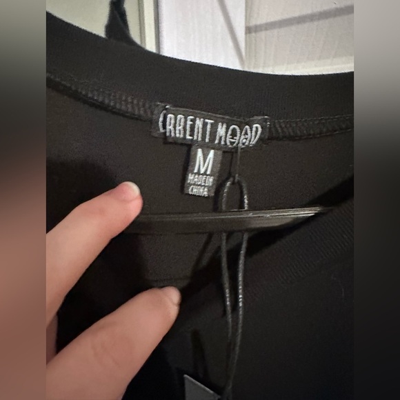 NWT Current mood graphic oversized tshirt with fishnet sleeves. Size M - Picture 4 of 6